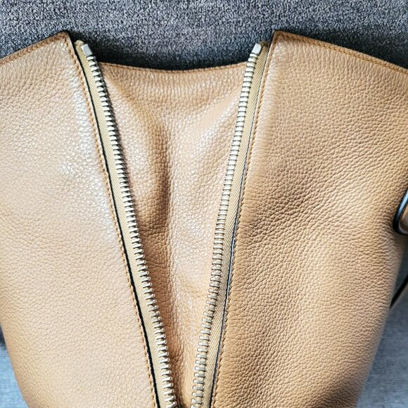 Prada Vitello Phenix Camel Side Zip Tote & Dust Bag - Authentic - Picture 9 of 11